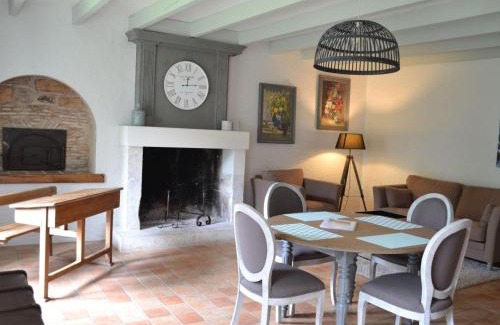 Lignieres-Sonneville Casa | Gîte spacieux avec jardin, piscine, cheminée, et équipements bébé au cœur des vignes du Cognac - FR-1-653-59