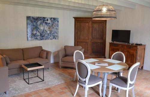 Lignieres-Sonneville Casa | Gîte spacieux avec jardin, piscine, cheminée, et équipements bébé au cœur des vignes du Cognac - FR-1-653-59