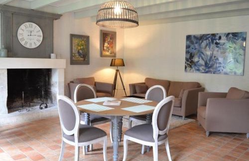 Lignieres-Sonneville Casa | Gîte spacieux avec jardin, piscine, cheminée, et équipements bébé au cœur des vignes du Cognac - FR-1-653-59