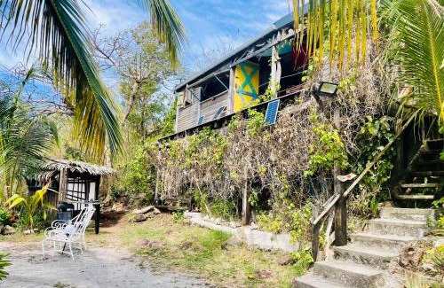 Grand Anse Casa | Gîte Ti Kazalo, cabane perchée, vue mer spectaculaire, pieds dans l'eau