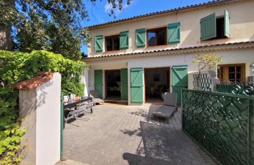Le Brusc Casa | Gîte Villa de 78 m2 à 400m de la plage + piscine