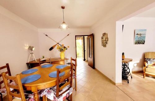 Le Brusc Casa | Gîte Villa de 78 m2 à 400m de la plage + piscine