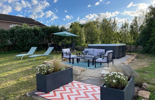 Vanzay Casa | Gîtes de Vanzay - Charming gîte - 3 bedrooms with Hot Tub
