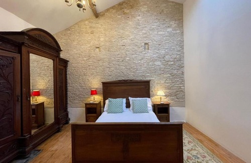 Vanzay Casa | Gîtes de Vanzay - Charming gîte - 3 bedrooms with Hot Tub