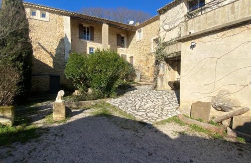 Tresques Casa | Gîtes in Mas Uzes zwembad en grote tuin
