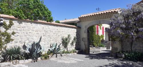 Joyeuse Casa | Gîtes la FENIERE, 110m2, 3 ch, charme, calme et nature, piscine chauffée, sud Ardèche