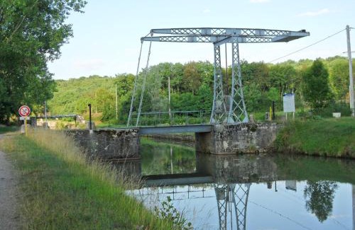 Marigny-sur-Yonne Chalet De Esquí | Gîtes Le champ radis - Canal du Nivernais