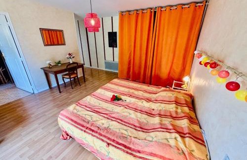 Le Breuil Casa | Gîtes Montvaltin - Villa 15 personnes & jardin