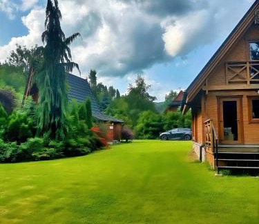 Łopuszna Chalet De Esquí | Góralski domek z kominkiem, wygodny, ciepły, zwierzaki mile widziane, ogrodzony