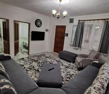 Gumuldur Apartamento | Gümüldür sahile 40m DSİ ve TMO kamp yani, aile için uygun