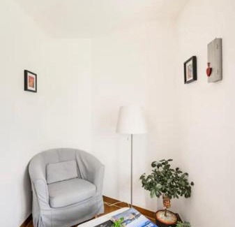 Loerrach Apartamento | Günstiges grünes Ferienzimmer mit separater moderner Dusche