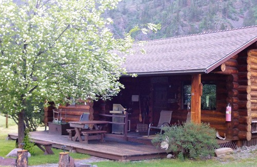 Clinton Cabina | G Bar L Cabin, Rock Creek, Montana ~ Blue Ribbon Trout Stream