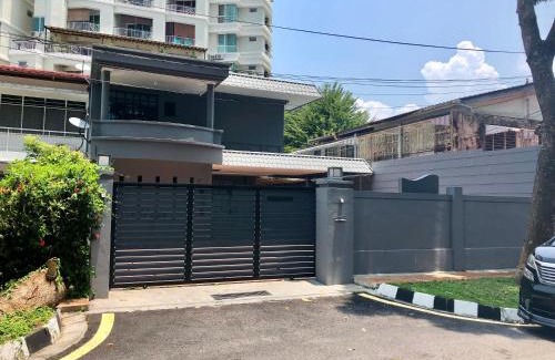 Tanjung Bungah Cama Y Desayuno | G Beach Front Villa
