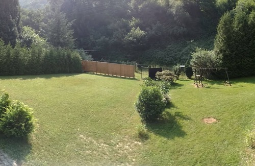 Mainz-Bingen Apartamento | (g) Roosike vacaciones en Bacharach-Steeg, moderno apartamento en el campo