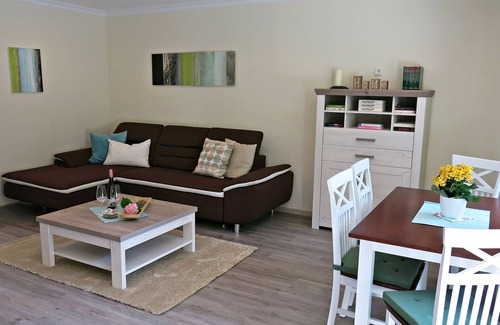 Mainz-Bingen Apartamento | (g) Roosike vacaciones en Bacharach-Steeg, moderno apartamento en el campo