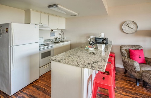 Gearhart Condominio | Condominio bellamente actualizado. Acceso a la piscina. Sin gastos de limpieza