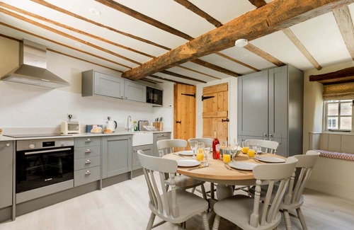 Churchill Cabaña | GABLES COTTAGE, pet friendly in Churchill, Oxfordshire