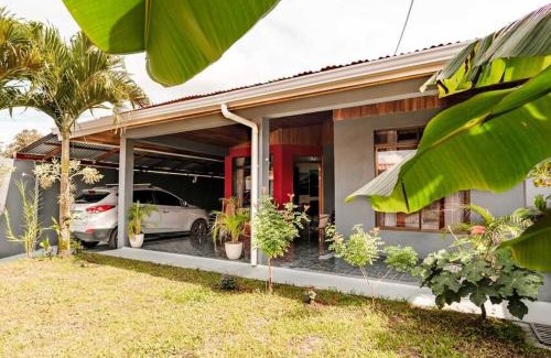 Barrio Pilo Casa | Gaby's Home In Downtown La Fortuna