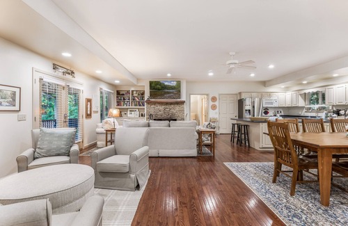 Demorest Cabina | Gaby's on the River - Perfect Vacation Home Short Walk to Chattahoochee River