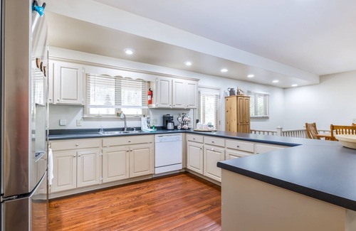 Demorest Cabina | Gaby's on the River - Perfect Vacation Home Short Walk to Chattahoochee River