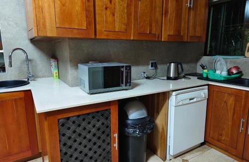 Greater Johannesburg Metropolitan Area Apartamento | Gael Guest 4