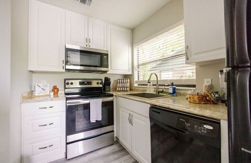 Gainesville Apartamento | Gainesville Gem: 2/2 Near Shops & Restaurants