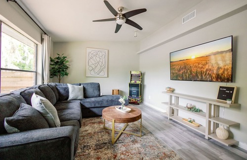 Gainesville Apartamento | Gainesville Gem: 2/2 Near Shops & Restaurants