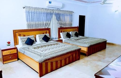 Gulshan-E-Jamal Cama Y Desayuno | Galaxy Inn - Near Jinnah International Airport Branch