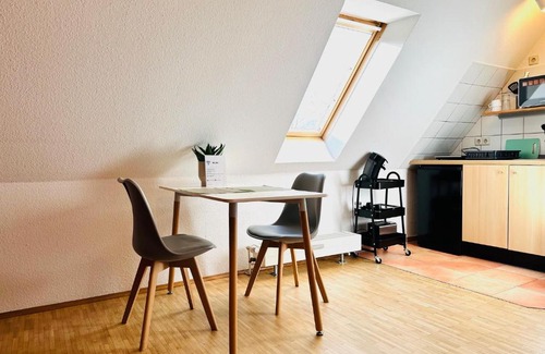 Stadtmitte Apartamento | Galerie-Dachstudio- Ruhig & kompakt-Waschmaschine- WLAN- Parkplatz