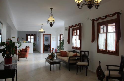 Milos Hotel | Galini