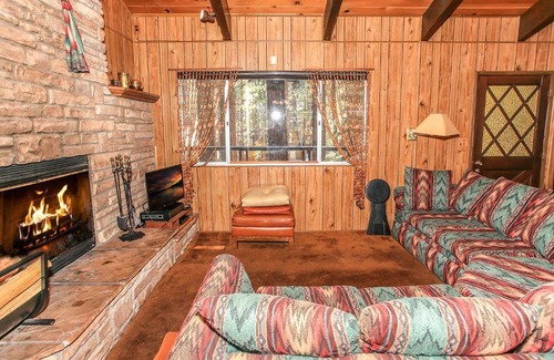 Summit Estates Casa | Gallagher's West - Pine surrounded deck and barbecue! Bumper Pool and Wet bar! Darts!