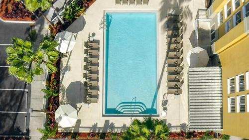 Florida Central Atlantic Coast Hotel | Galleria Palms Orlando - Free Theme Park Shuttles