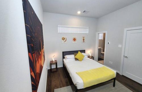 Uptown Apartamento | Galleria Premium 3 Story Home Sleeps 8