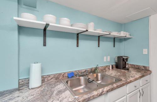 San Jacinto Casa | Galveston Studio - Sleeps 7 - Minutes to Beach !