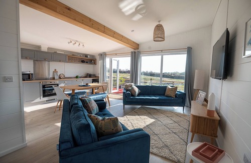Dwyran Cabaña | GALWAD Y MOR, pet friendly, with a garden in Niwbwrch (Newborough)