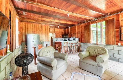 Peñas Blancas Chalet De Esquí | Gamboa Cabin - Delightful Couples Vacation Cabin