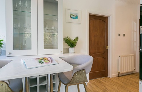 Marianglas Cabaña | Gamdda Fawr - a hot tub that sleeps 8 guests in 4 bedrooms