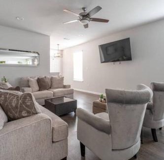 College Station Casa | Game Day Central- 4 miles from Kyle Field