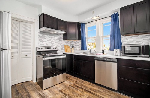 Northeast South Bend Casa | GAME DAY Haven: Sleeps 10, Near Notre Dame & DT!
