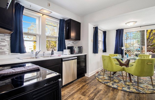 Northeast South Bend Casa | GAME DAY Haven: Sleeps 10, Near Notre Dame & DT!