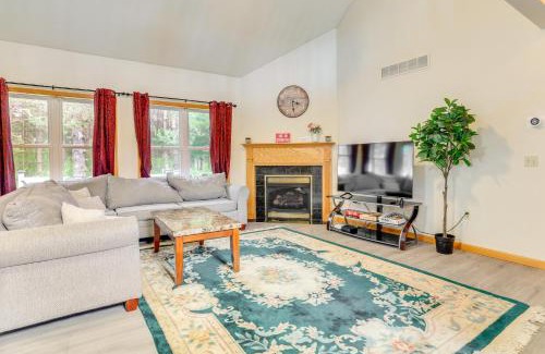Tobyhanna Casa | Game Room and Fire Pit Poconos Family Getaway