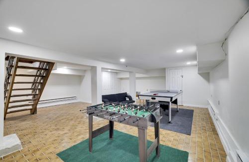 Pocono Lake Casa | Game Room and Fire Pit Tree-Lined Pocono Lake Cabin