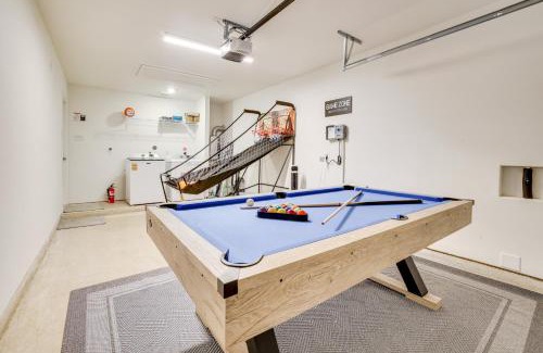 Medina Valley Casa | Game Room and Private Yard Modern San Antonio Home
