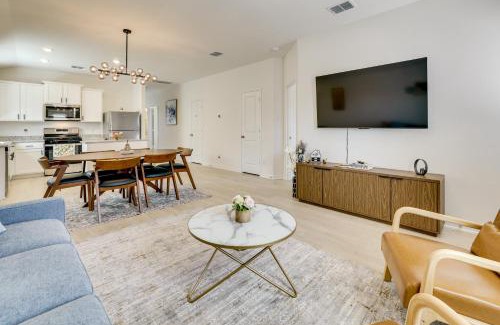 Medina Valley Casa | Game Room and Private Yard Modern San Antonio Home