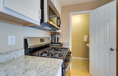 Central Business District Apartamento | Game Room and Walkable Location Mobile Condo!