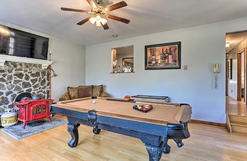 East Stroudsburg Casa | Game Room, Fire Pit Family-Friendly Poconos Haven
