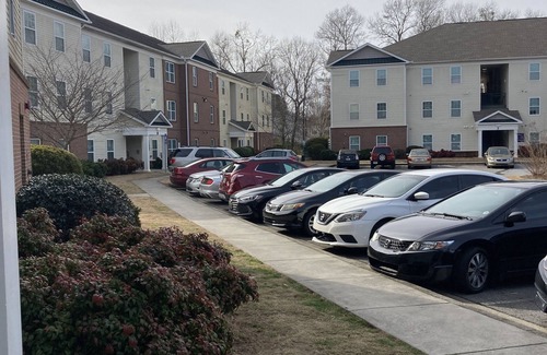 Carrollton Condominio | Game room, gym, Pool hall, outdoor pool