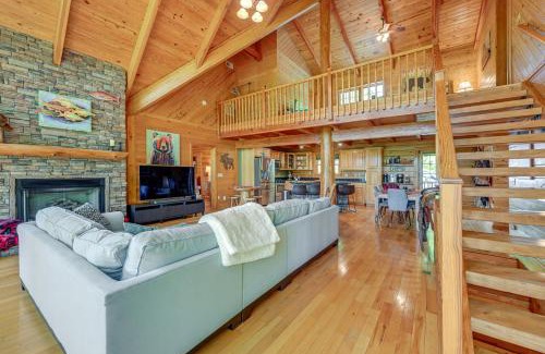 Franklin Casa | Game Room, Hot Tub and Decks Scenic Franklin Cabin