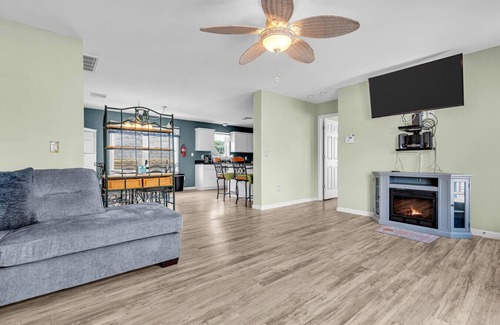 Ocean Gate Casa | Game Room, Kayaks, Steps to the Ocean!