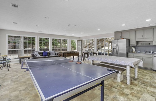 Lake Oconee Casa | GAME ROOM, QUIET COVE & DOCK! LAKEFRONT! SLEEPS 18